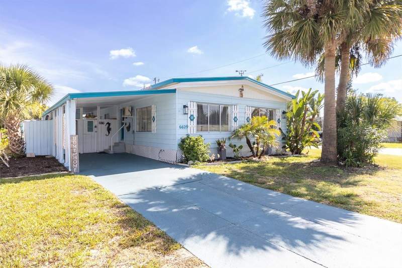 2 bedroom Mobile Home at 6629 Tower Drive, Signal Cove, Hudson — photo 2