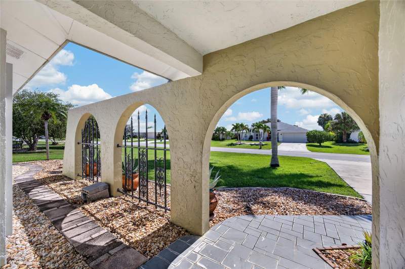 2 bedroom Single Family Residence at 2400 Nuremberg Boulevard, Punta Gorda Isles Sec 23, Punta Gorda — photo 4