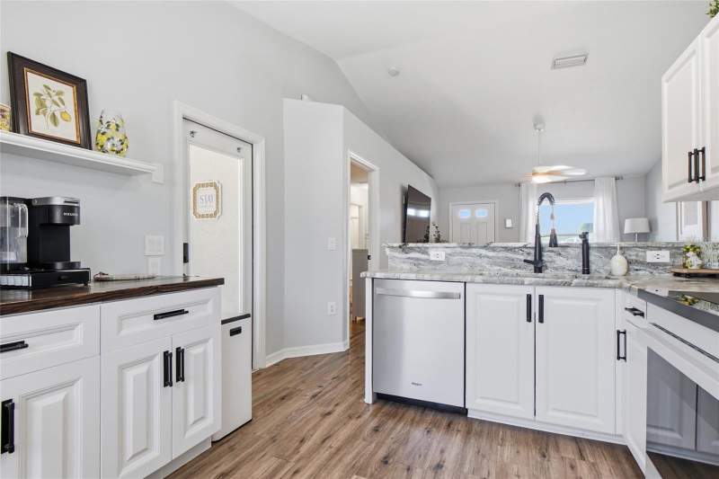 2 bedroom Single Family Residence at 5295 Drew Road, South Venice, Venice — photo 5
