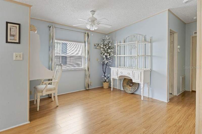 2 bedroom Mobile Home at 4901 4th C Street, Golf Lakes Residents Co-Op, Bradenton — photo 5