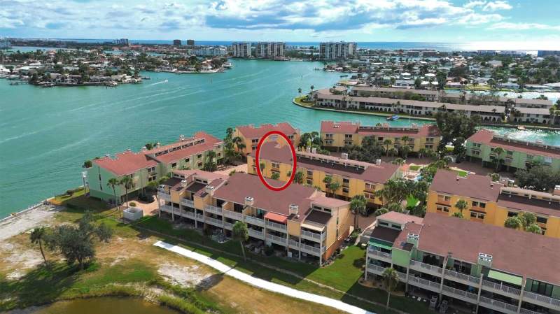 3 bedroom Townhouse at 551 Sandy Hook Road, Village Of Paradise Island, Treasure Island — photo 2