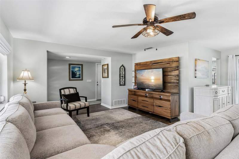 3 bedroom Single Family Residence at 14570 Tanglewood Drive, Bayhills Sub, Largo — photo 4
