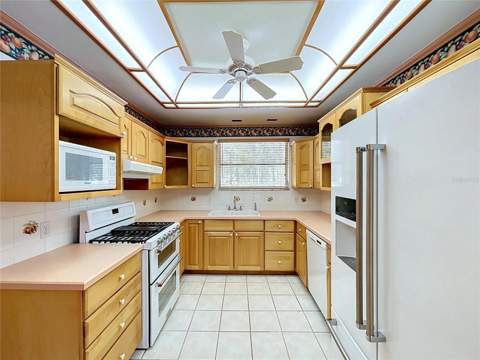 17932 Wendy Sue Avenue, Hudson FL - photo 18 of 98