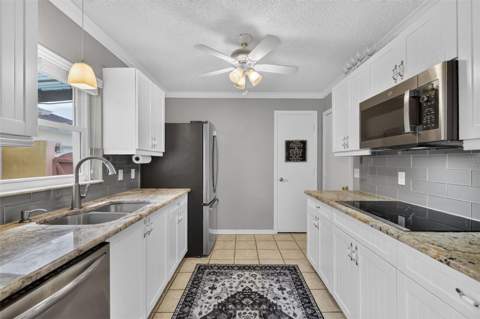 1004 Laredo Lane, Lady Lake FL - photo 6 of 38
