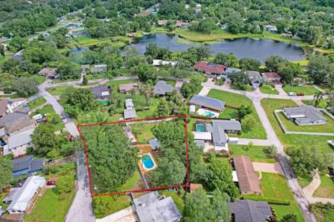 12113 Midlake Drive, Tampa FL - photo 11 of 43