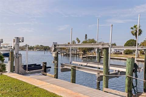 3931 Pompano Drive, St Petersburg FL - photo 6 of 65