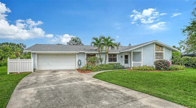 3 bedroom Single Family Residence at 6110 Approach Lane, Sunrise Golf Club Estates, Sarasota — photo 2