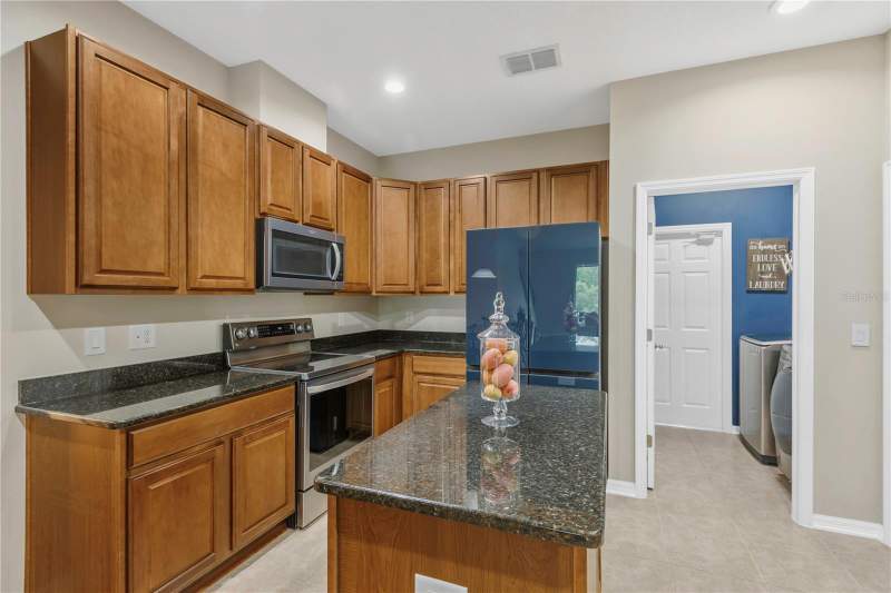 5 bedroom Single Family Residence at 10859 Breaking Rocks Drive, Easton Park Ph 1, Tampa — photo 3