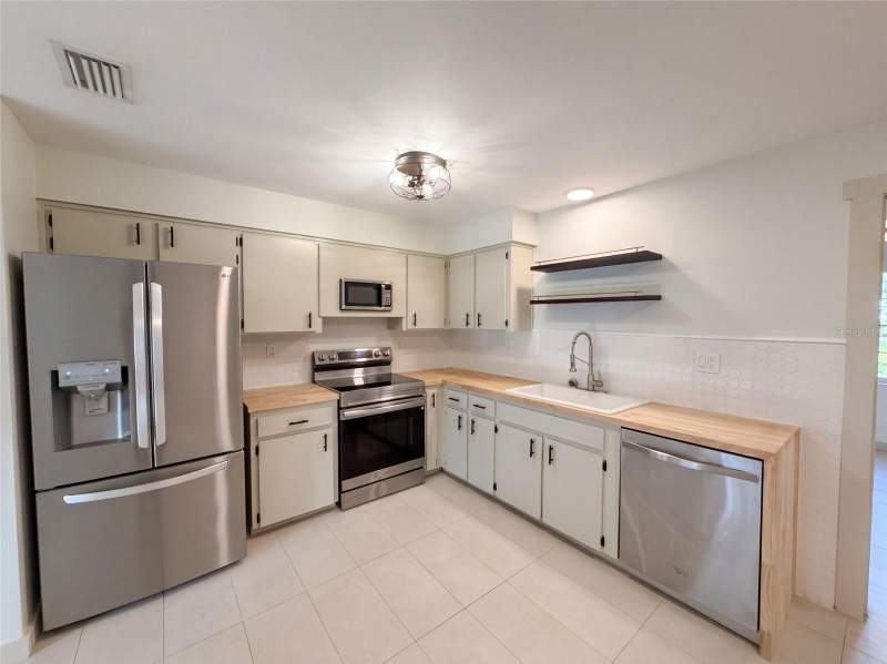 3 bedroom Single Family Residence at 34390 Orchid Parkway, Lakewood, Dade City — photo 2