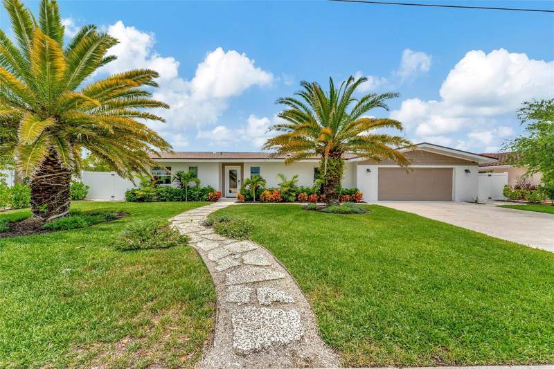 3 bedroom Single Family Residence at 10115 Kingfisher Road, Flamingo Cay First Unit, Bradenton — photo 2