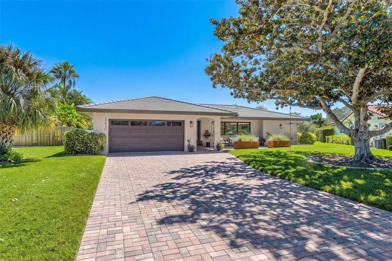 4 bedroom Single Family Residence at 3620 Pembrook Dr, Village Green Club Estates, Sarasota — photo 2