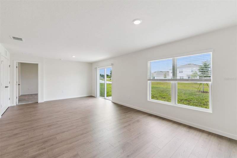 3 bedroom Single Family Residence at 323 Alewife Lane, Poinciana Nbrhd 02 East Village 07, Poinciana — photo 2