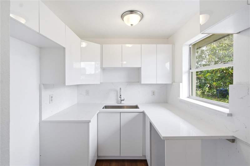 4 bedroom Single Family Residence at 1629 Pawnee Street, Meadow Lawn Rep, Fort Myers — photo 4