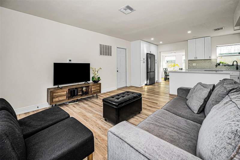 3 bedroom Single Family Residence at 1231 Little John Lane, Sherwood Forest Sub, Dunedin — photo 5