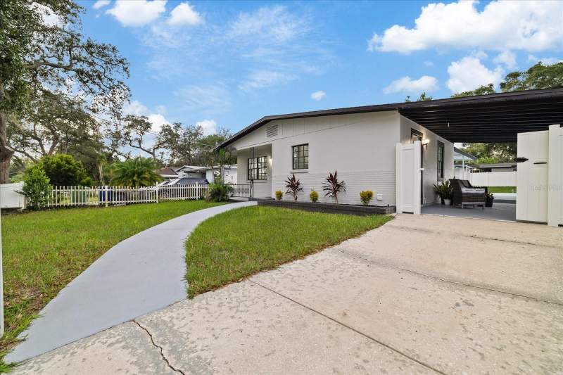 4 bedroom Single Family Residence at 9410 N Valle Drive, Tampas North Side Country Clu, Tampa — photo 2