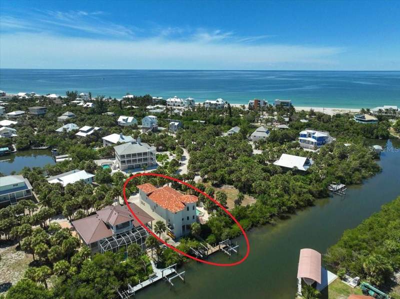 4 bedroom Single Family Residence at 63 Palm Drive, Palm Island Estates Un 3, Placida — photo 2