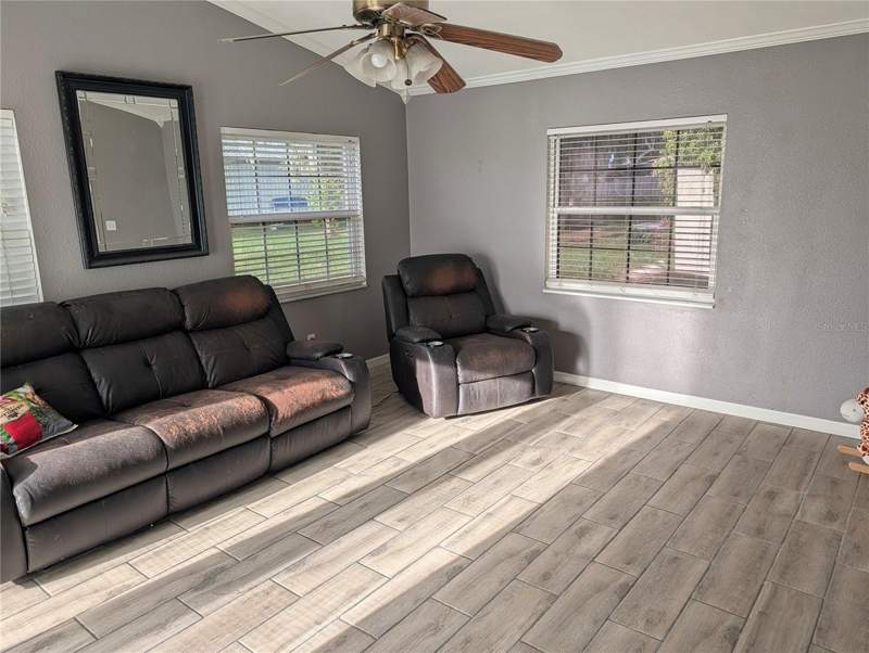 3 bedroom Single Family Residence at 510 Cloverleaf Drive, Candlewood Acres Unit 2, Lithia — photo 5