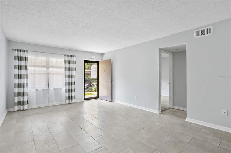 2 bedroom Condominium at 4920 Locust Street #115, Winston Park Northeast, St Petersburg — photo 3