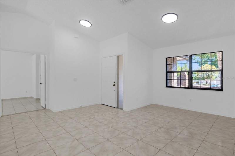 4 bedroom Single Family Residence at 9011 CHAPMAN OAK COURT, SILVER WOODS PH 05, WINDERMERE — photo 4