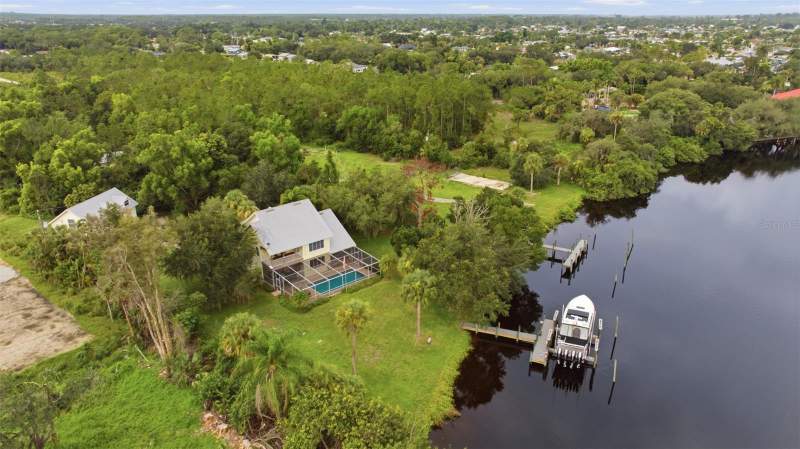 5 bedroom Single Family Residence at 13664 & 13668 Marquette Boulevard, Riverview Or Lane, Fort Myers — photo 3
