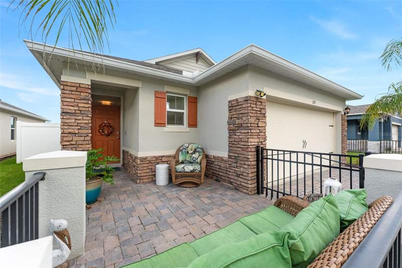 3 bedroom Single Family Residence at 279 Caryota Court, Palms-Ph 3, New Smyrna Beach — photo 2