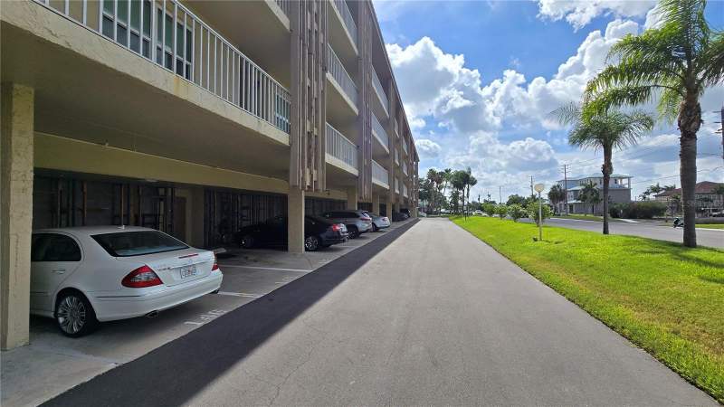 2 bedroom Condominium at 105 Island Way #112, Islander The Condo, Clearwater Beach — photo 3