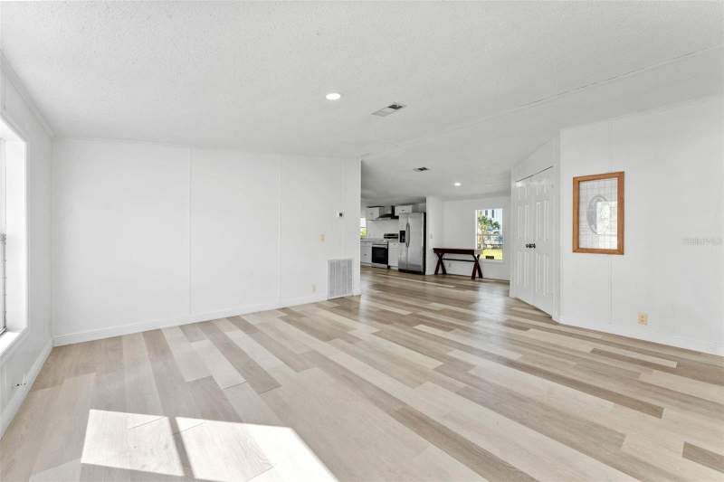 3 bedroom Manufactured Home at 11004 Kitty Hawk Drive, Zzz, Tampa — photo 3