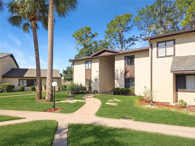 1 bedroom Condominium at 623 Midway Drive #B, Lakes Vilage West, Ocala — photo 2