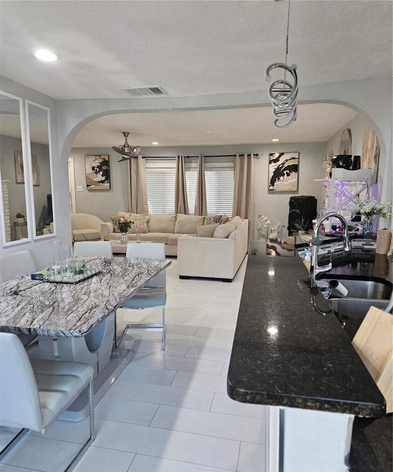 4 bedroom Single Family Residence at 9306 Forest Hills Drive, Tampas North Side Country Clu, Tampa — photo 4