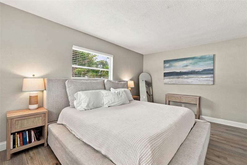 4 bedroom Single Family Residence at 5915 35th Avenue, Sheryl Manor, St Petersburg — photo 4