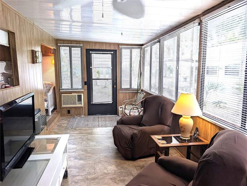 1 bedroom Manufactured Home at 3300 26th Avenue #147, Sugar Creek Resort Co-Op, Bradenton — photo 5