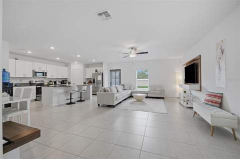 6453 Back Forty Loop, Zephyrhills FL - photo 10 of 52