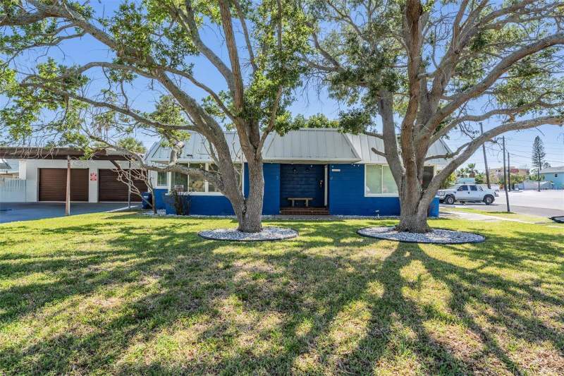 1 bedroom Half Duplex at 14060 Miramar Avenue, Gulf Shores 3rd Add Rep, St Petersburg — photo 5