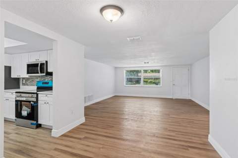 7105 Oakshire Drive, Port Richey FL - photo 10 of 56