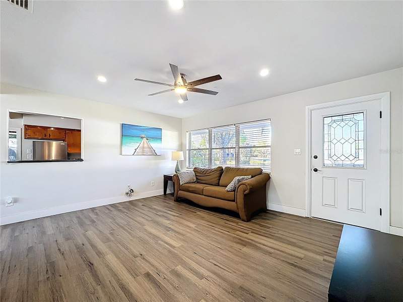 3 bedroom Single Family Residence at 512 N LAKEMONT AVENUE, EASTGATE SUB, WINTER PARK — photo 3