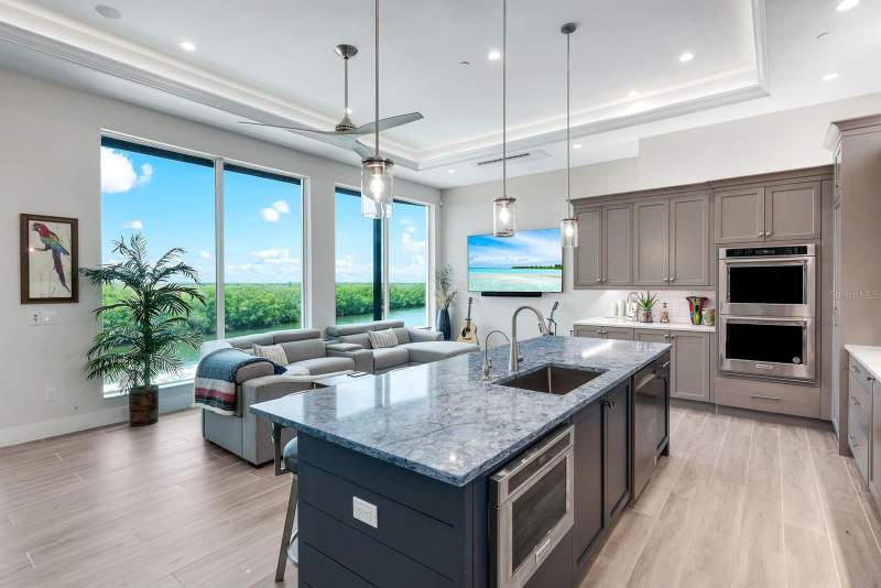 4 bedroom Single Family Residence at 5826 Shell Cove Drive, Waterfront/Cape Harbour, Cape Coral — photo 5