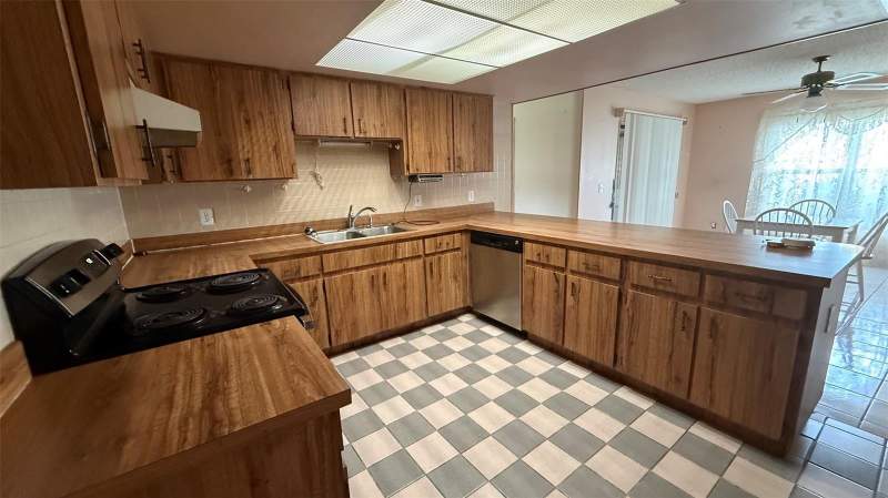 3 bedroom Single Family Residence at 15165 SW 39th Circle, Marion Oaks Unit 2, Ocala — photo 4