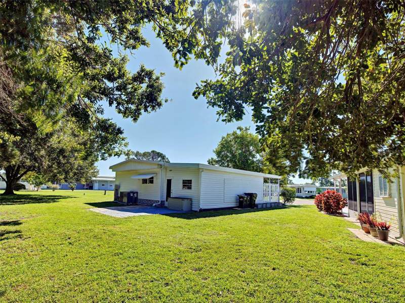 2 bedroom Mobile Home at 6786 Hoemi Court, Holiday Park, North Port — photo 4