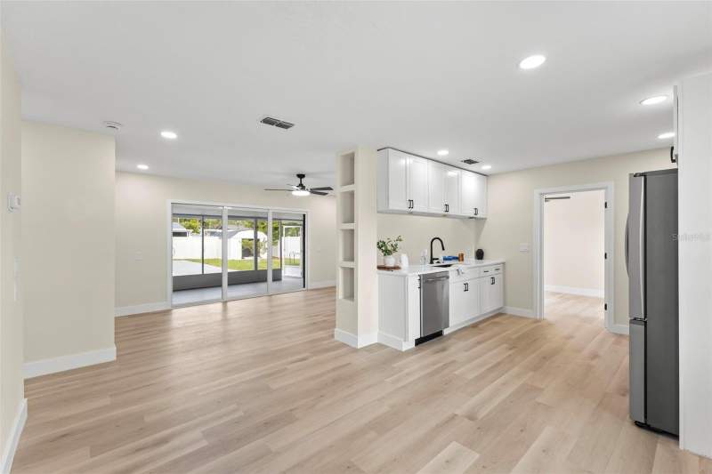 3 bedroom Single Family Residence at 4430 Carson Street, Shore Acres Butterfly Lake Rep, St Petersburg — photo 4