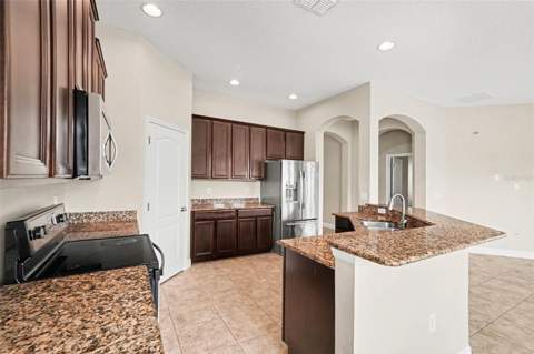 7614 Atwood Drive, Wesley Chapel FL - photo 10 of 30