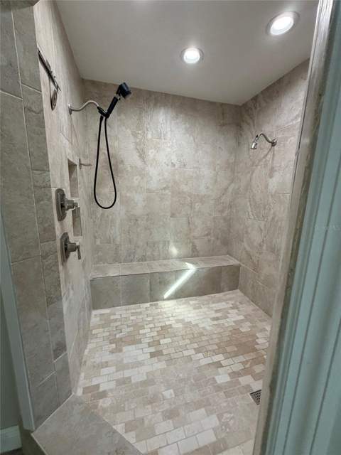 8715 Driftwood Drive, Tampa FL - photo 16 of 41