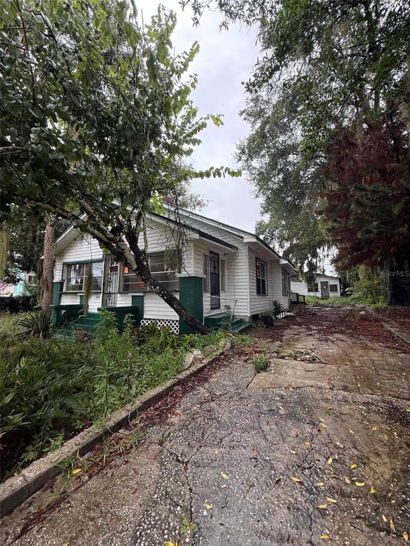 4 bedroom Single Family Residence at 335 W Wisconsin Avenue, Richs Add Deland, Deland — photo 2