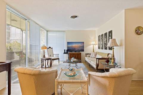 1036 North Shore Drive #1, St Petersburg FL - photo 7 of 38