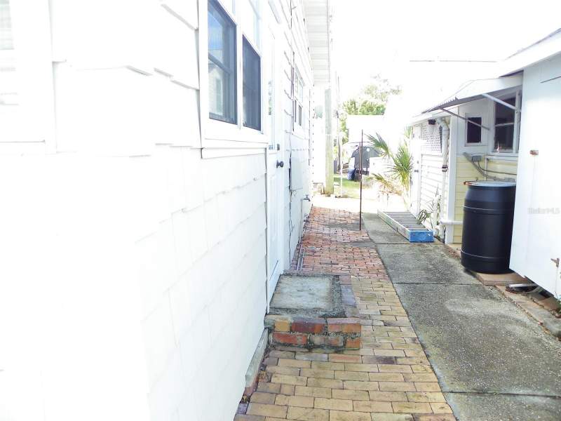 2 bedroom Single Family Residence at 8 Plaza Street, Braden Castle Park, Bradenton — photo 2