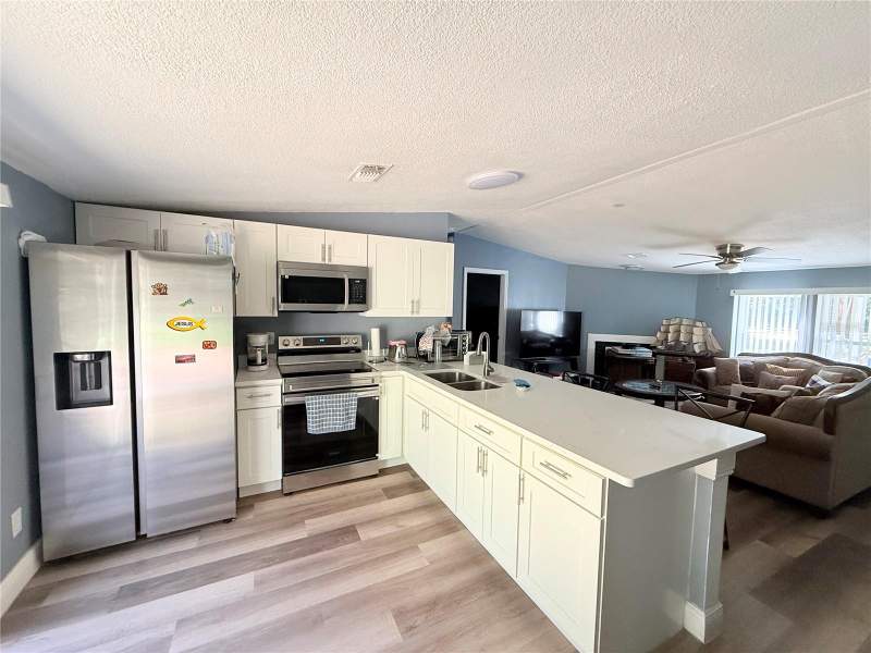 3 bedroom Manufactured Home at 12051 NW 7th Place, Meadow Wood Acres, Ocala — photo 4