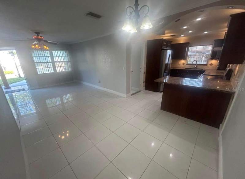 6 bedroom Single Family Residence at 5112 Gateway Drive, Townn Country Park Un 06, Tampa — photo 5