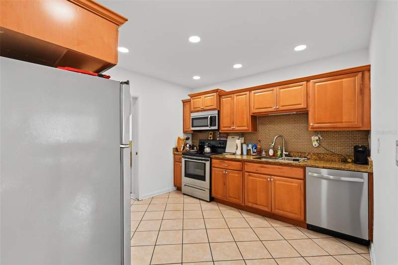 3 bedroom Single Family Residence at 1542 Lakeview Road, Gates Knoll, Clearwater — photo 3