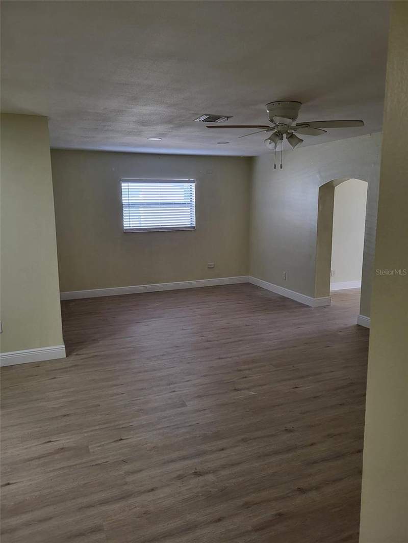 4 bedroom Single Family Residence at 5563 58th Street, Oak View Manor, Kenneth City — photo 3