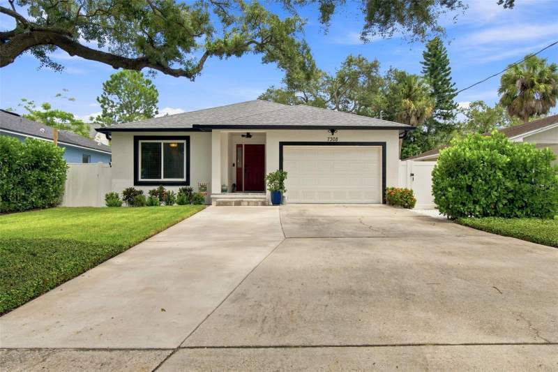 3 bedroom Single Family Residence at 7308 S West Shore Boulevard, Port Tampa City Map, Tampa — photo 1