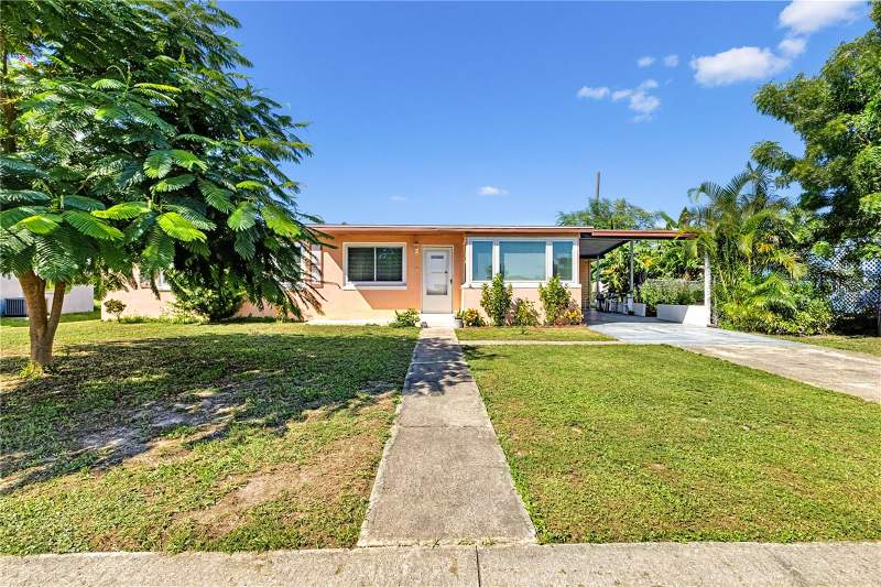 3 bedroom Single Family Residence at 21490 Gladis Avenue, Port Charlotte Sec 033, Port Charlotte — photo 2